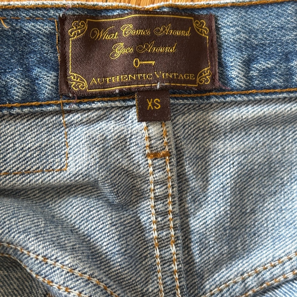 Vintage 501 Levi’s Straight Leg Ripped - Picture 3 of 6